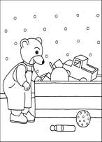 coloriage petit ours brun devant son coffre a jouets